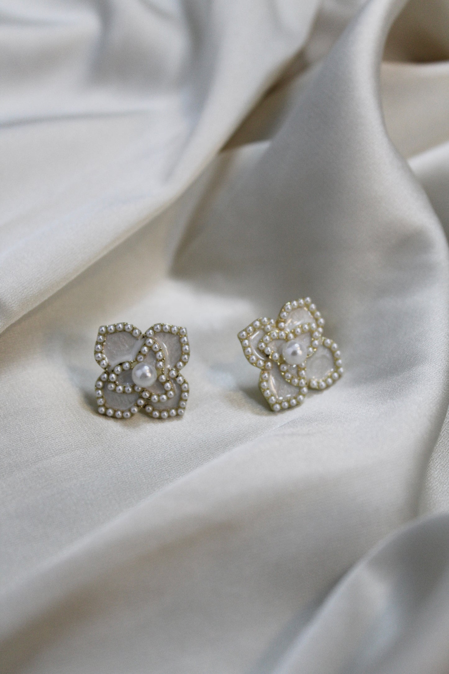 Elegant Flower Pearl Stud Earrings