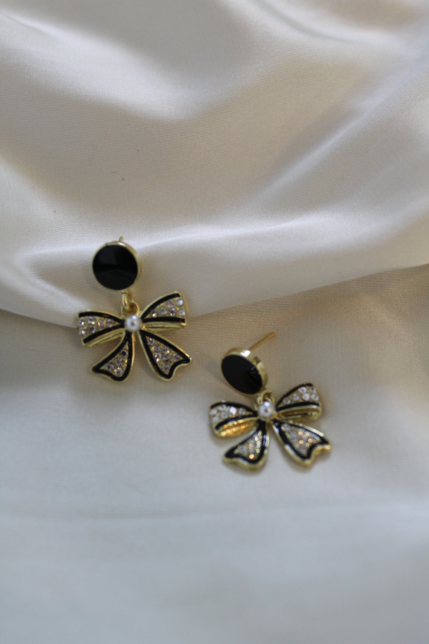 Bowknot Black Earrings
